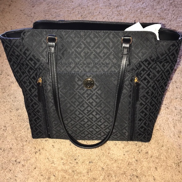 Tommy Hilfiger Handbags - 🔥Tommy Hilfiger Tote 🔥